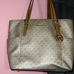 Michael Kors Metallic Signature Jet Set Travel Tote Acorn Gold-New Like New